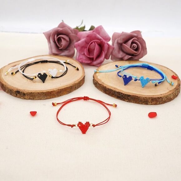 Miyuki Delica White Heart Shaped Seed Bead Bracelet - Picture 3 of 3